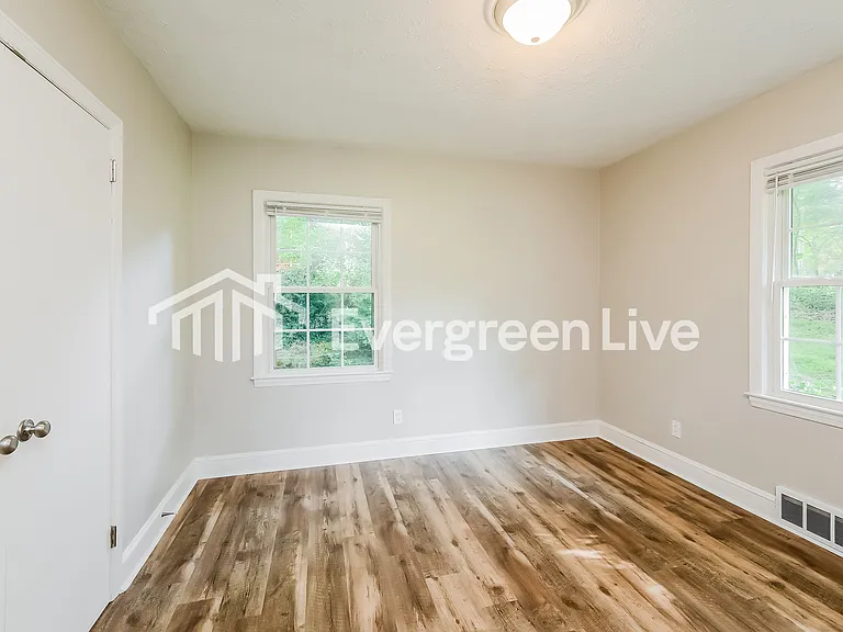 2832 Loch Dr — Photo 10