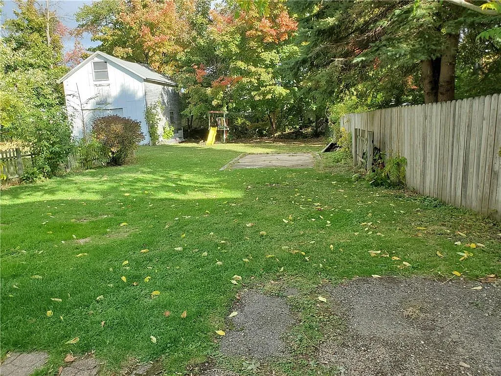 12 Poplar St photo 1