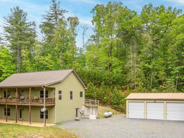 102 Waleska Ln, Ellijay, GA 30540