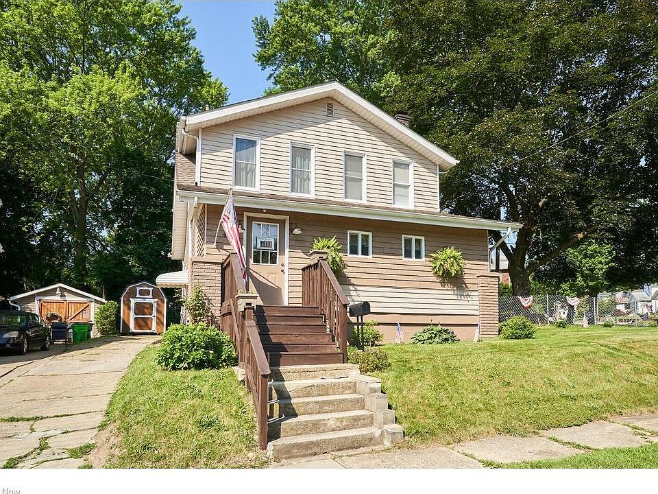 1st image of 464 Lloyd St