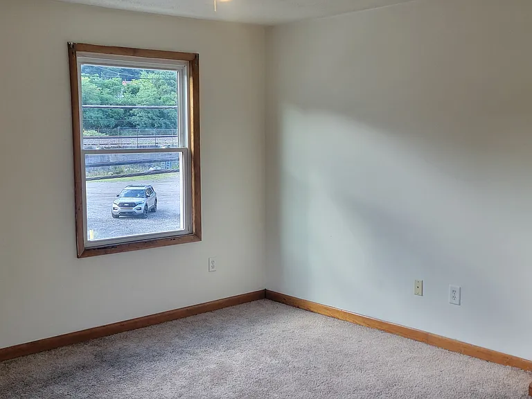 204 Maple Ave — Photo 15