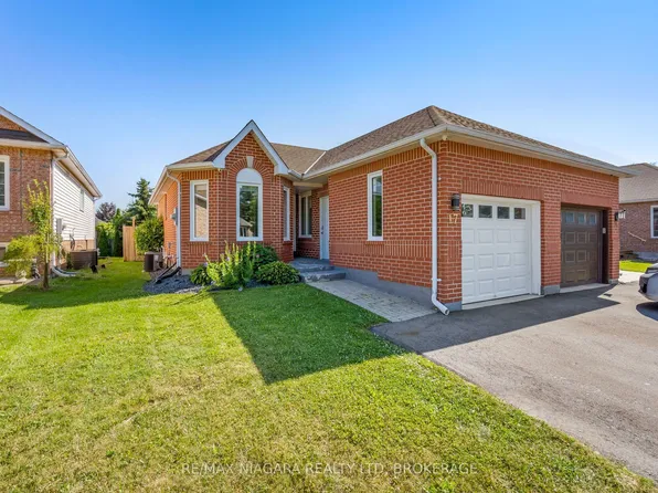 17 Jackson Ct W, Welland, ON L3C 7G2