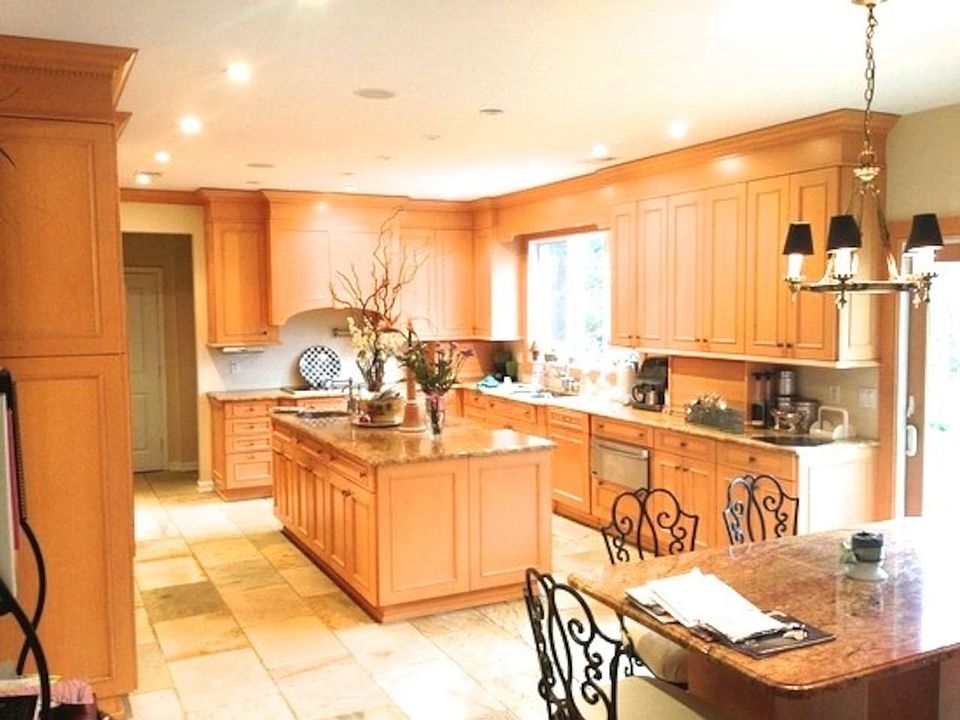 Custom chef's kitchen with double thermador oven, subzero re