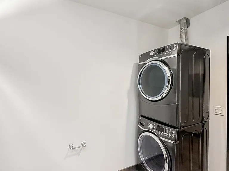 241-255 249 Liberty St — Photo 7