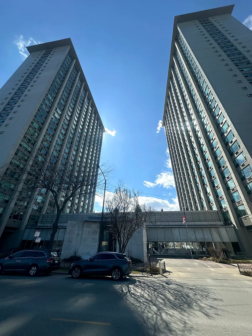 3600 N Lake Shore Dr APT 1624 photo 1