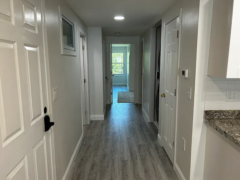 220 Greenview Dr — Photo 8
