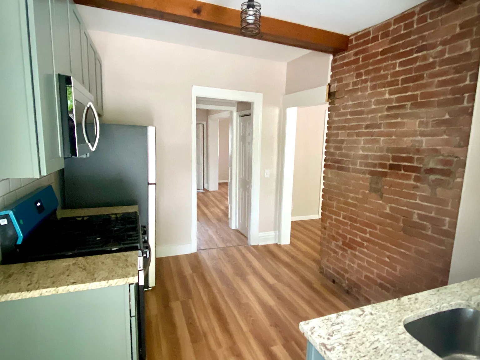 4 bed, 2016 sqft, $1,800 — Photo 4