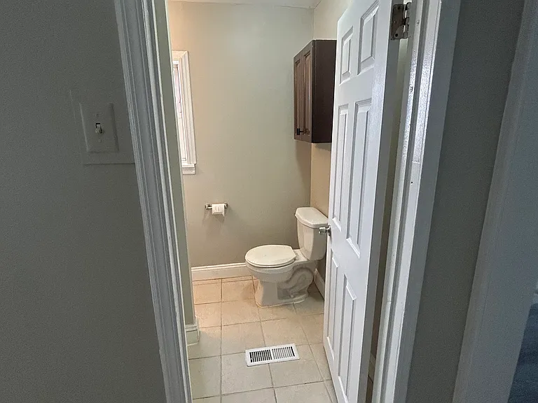 402 Lyceum Ave #A — Photo 8