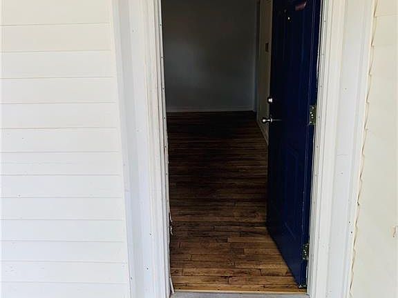 5th image of 949 Bradley Ln