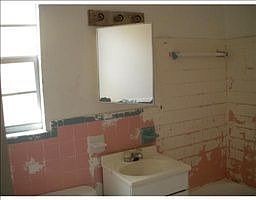 2nd image of 306 S F St