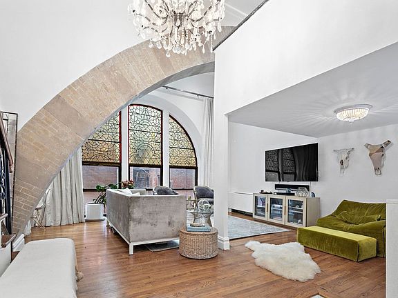3rd image of 205 E 16th St APT 3E