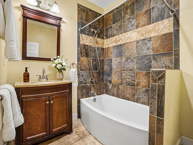 166 Mount Royal Dr — Photo 12