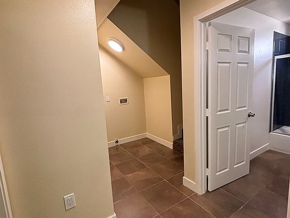 5th image of 4233 Walton Ave