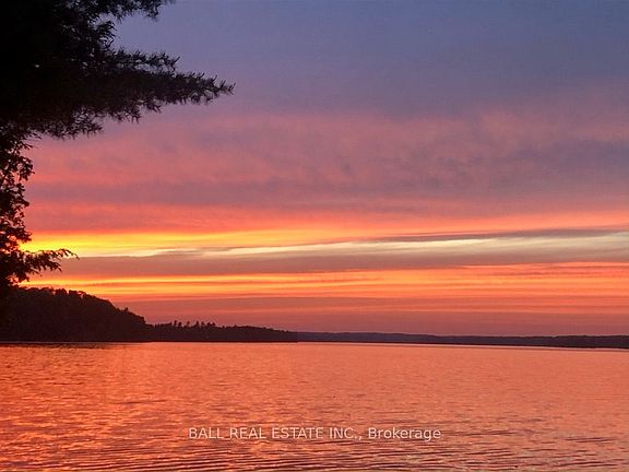 4th image of 551 Renwick Rd