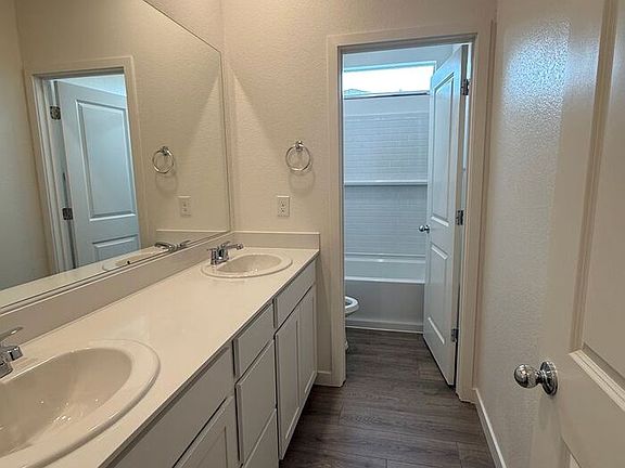 5th image of 832 Villa St