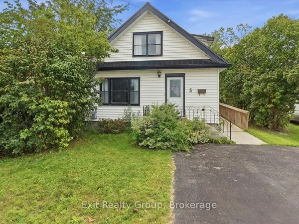 5 Charlotte St, Quinte West, ON K8V 2C1