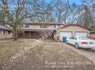 1359 Vineland Ct SE, Grand Rapids, MI 49508