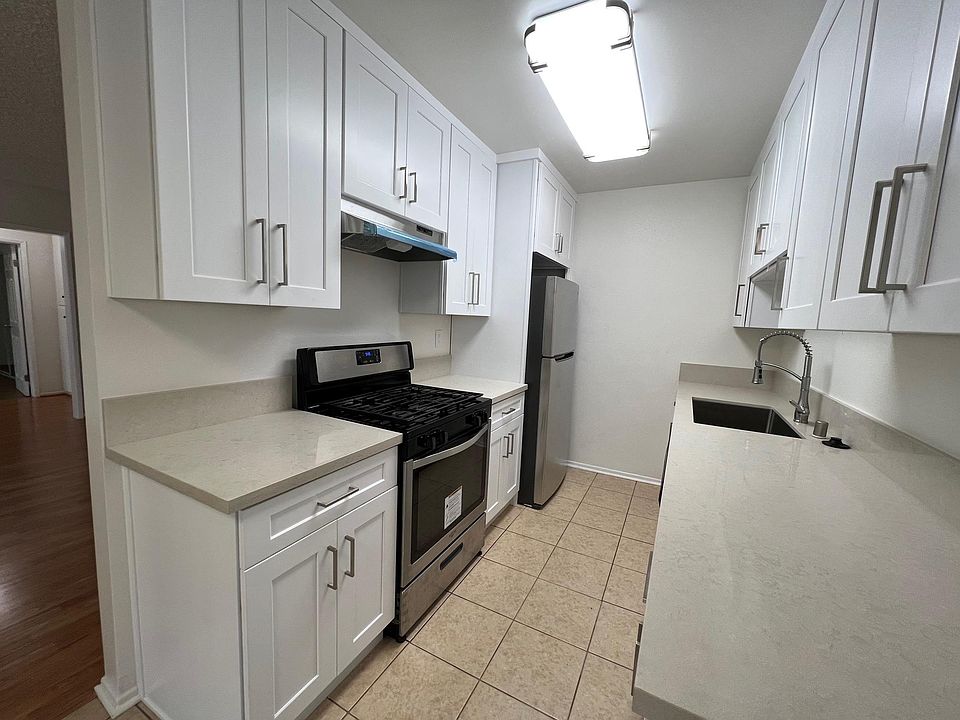1st image of 13423 Burbank Blvd APT 19