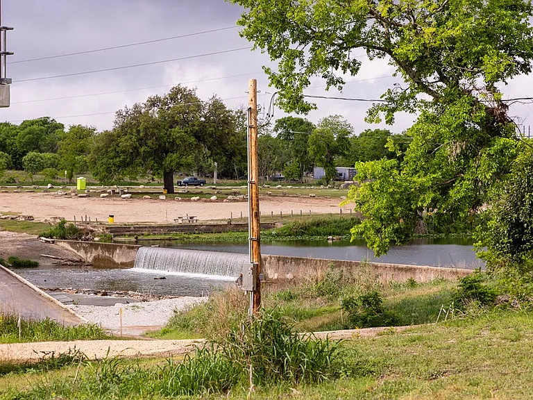 123 FM 480 — Photo 45