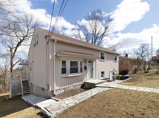 35 Robincrest Dr, Waterbury, CT 06708