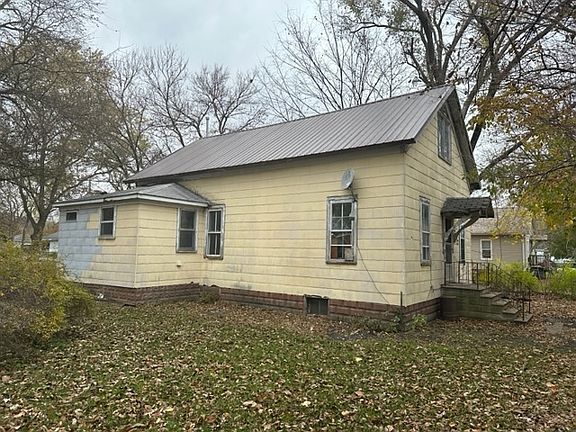 4th image of 202 S Van Horn St
