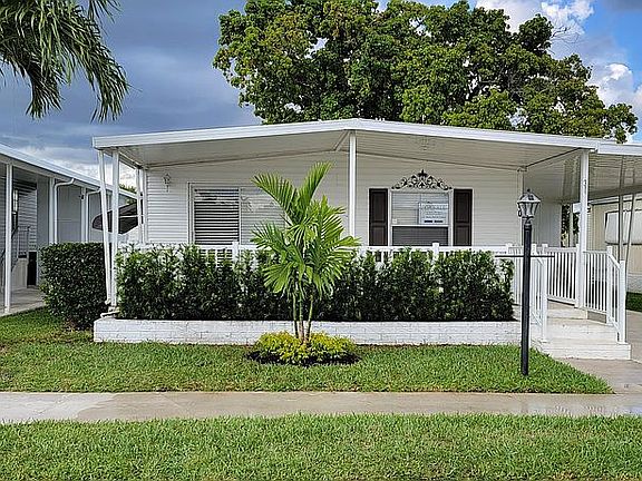 5th image of 30 Holly Ln