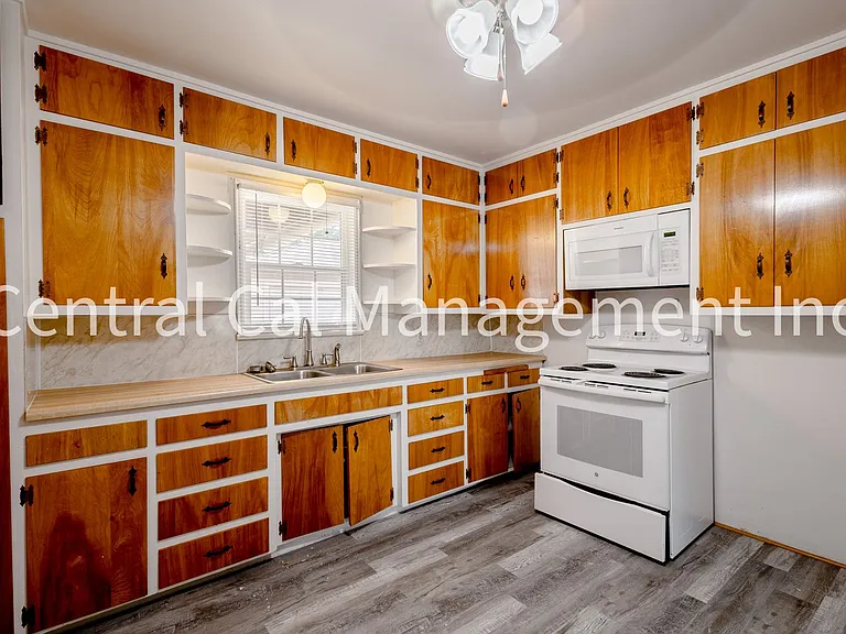 627 Hood Dr — Photo 8