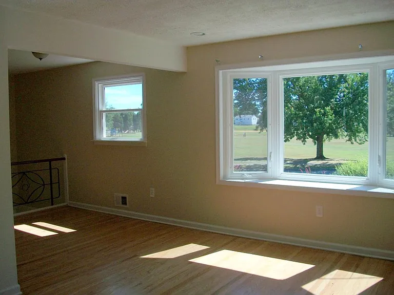 2421 Newell Dr — Photo 3
