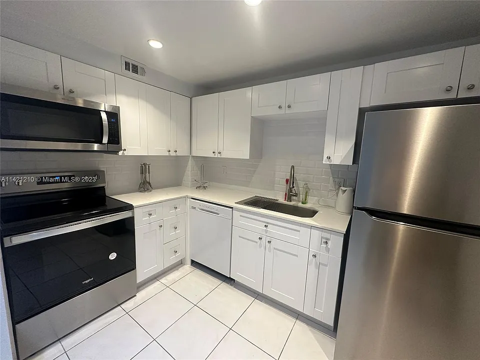 401 Golden Isles Dr #603