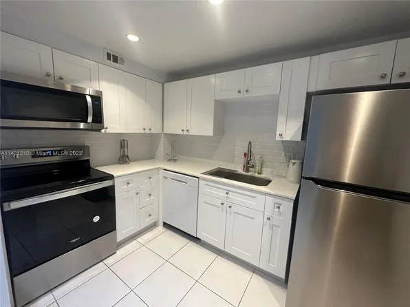 401 Golden Isles Dr APT 603, Hallandale, FL 33009