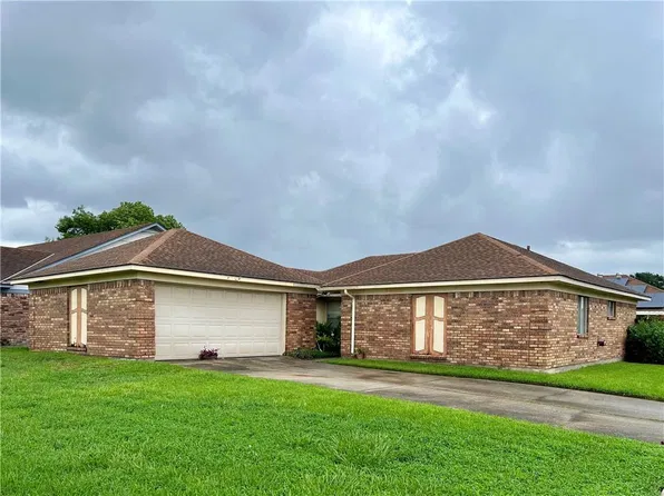 2201 Killington Dr, Harvey, LA 70058