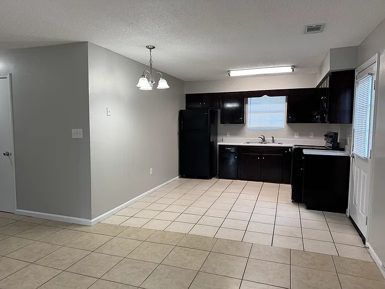 1307 Summer Cir SW — Photo 10