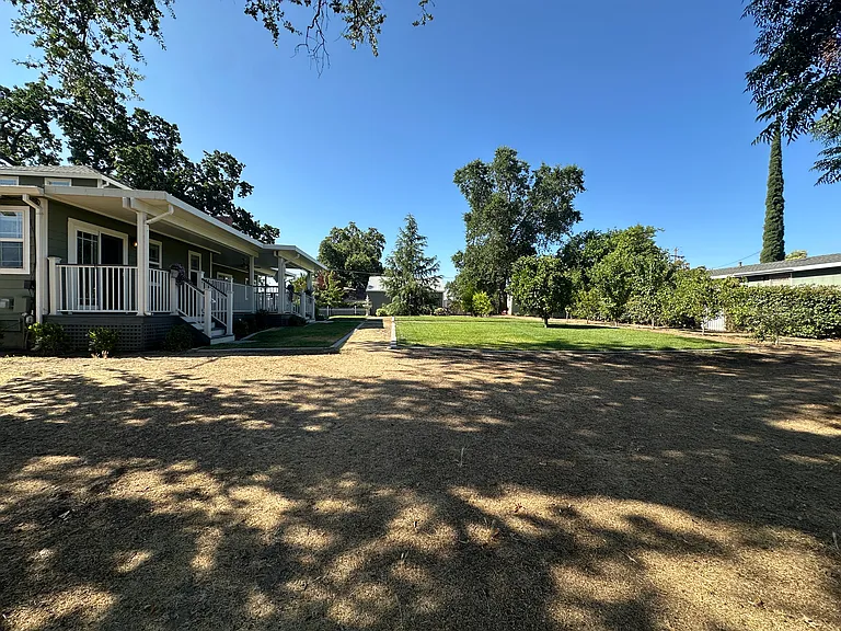 2400 Central Ave — Photo 8