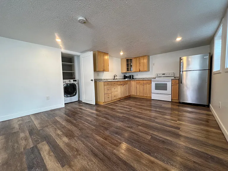 108 E Center St #B2 — Photo 5