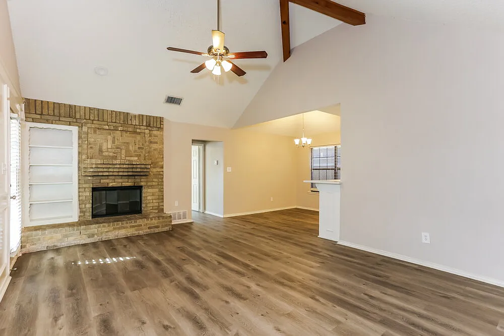 3 bed, 2.0 bath, 1502 sqft, $1,960 — Photo 3