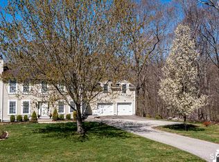 11 Reservoir View, Ledyard, CT 06339