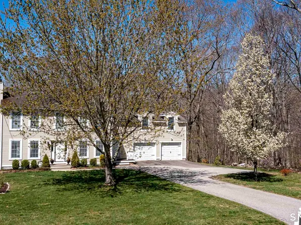 11 Reservoir View, Ledyard, CT 06339