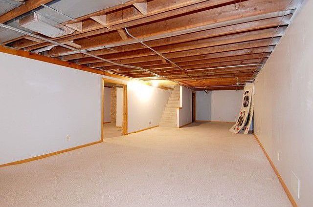 2nd image of 308 E Evergreen Ave