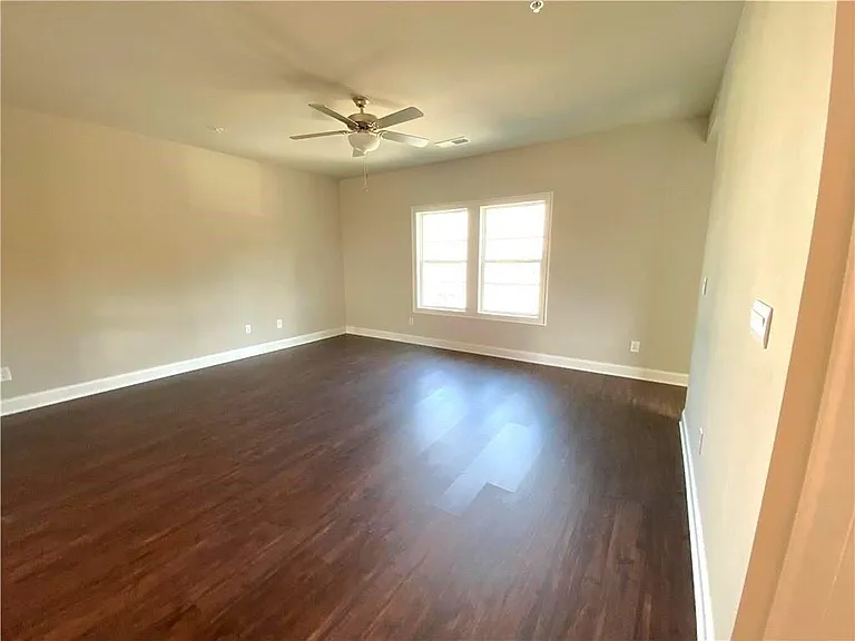 912 Sweetwater Grv — Photo 5