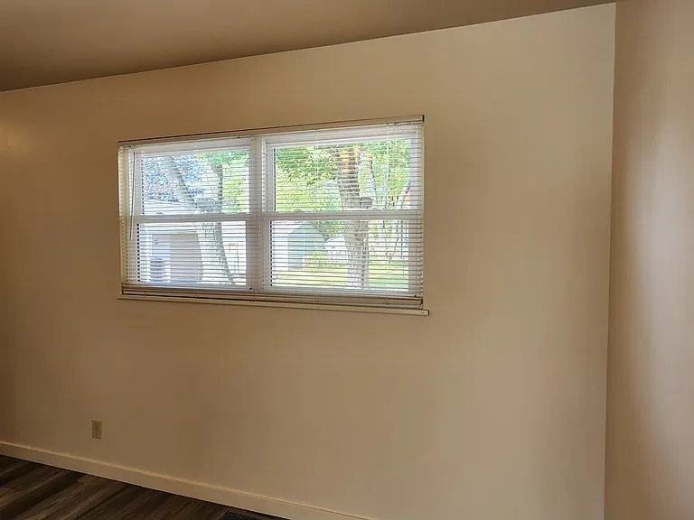 2238 E Linnhill Ln — Photo 5