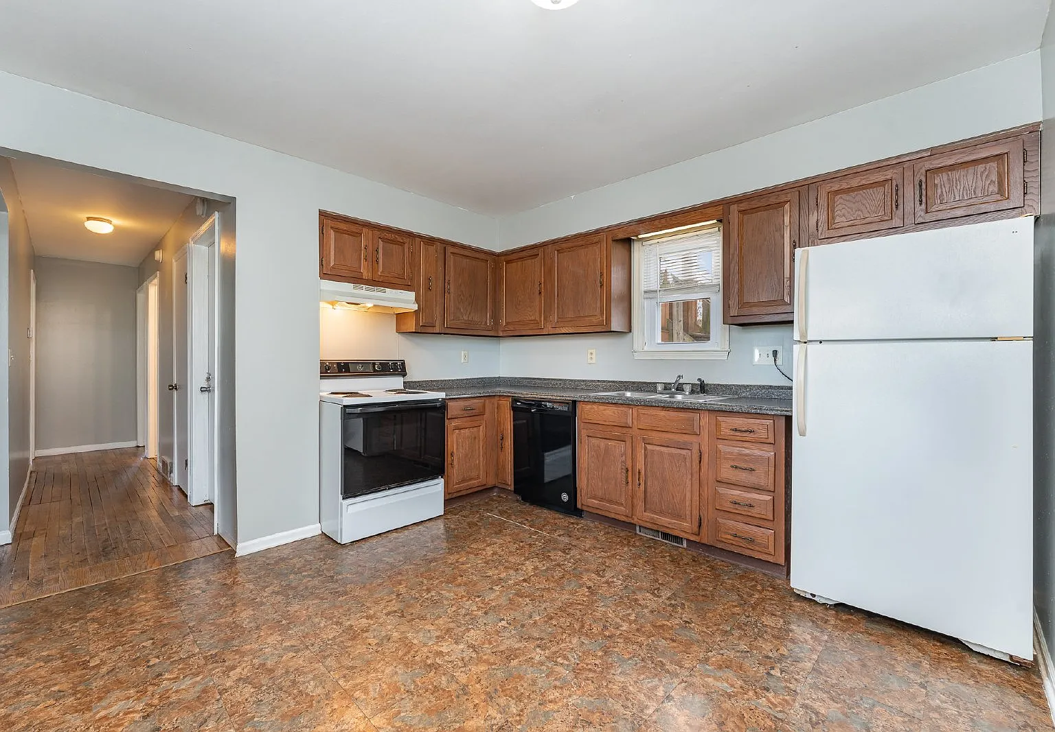 2 bed, 1.0 bath, 841 sqft, $1,100 — Photo 4