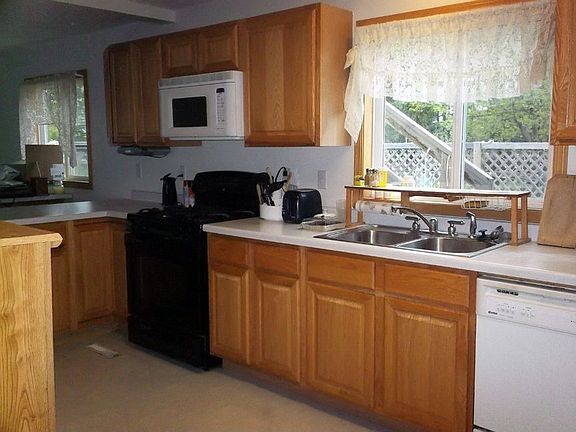 4th image of 526 Garden Ave