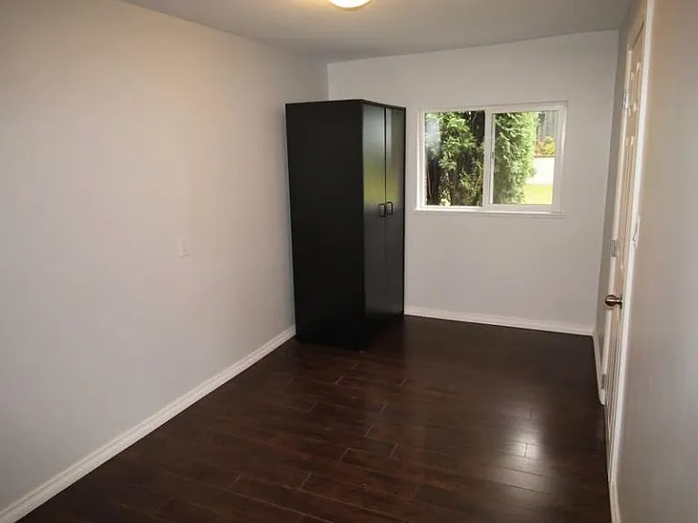 737 Robinson St — Photo 6