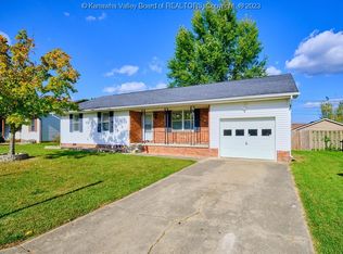9 Cardinal Ln, Hurricane, WV 25526