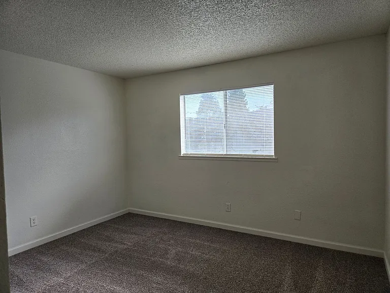 545 Bluefield Ave — Photo 7