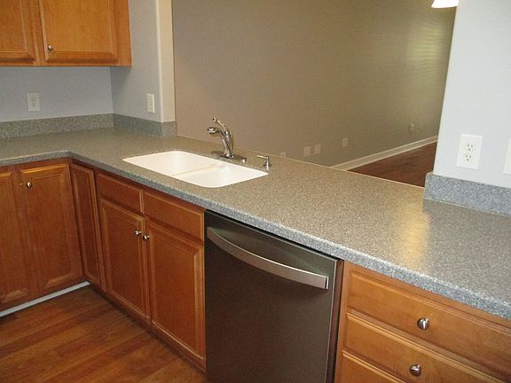 3rd image of 504 Avery Way Ct