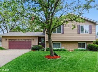 1612 Bayberry Ln, Sycamore, IL 60178