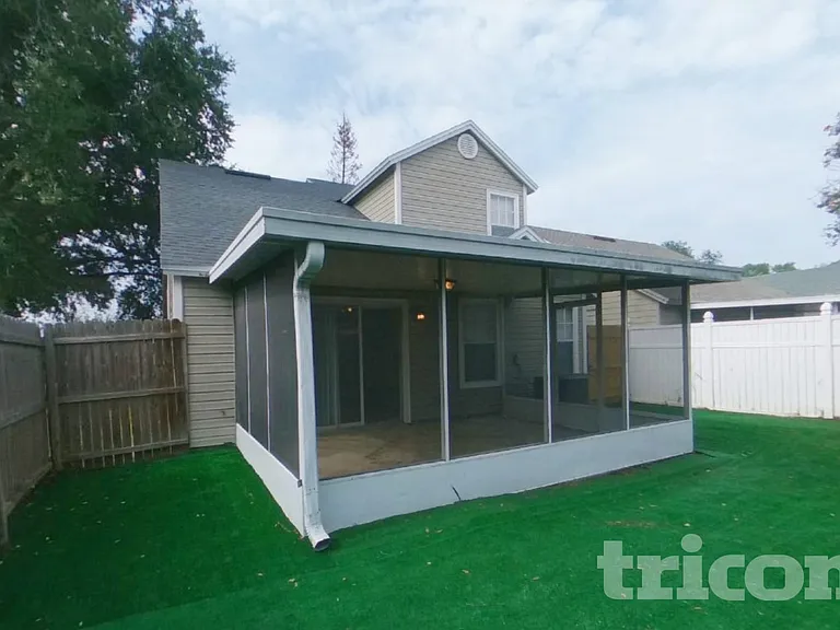 1627 Chatham Cir — Photo 17