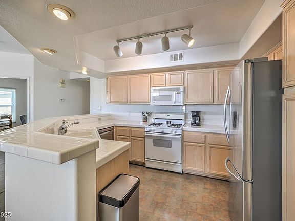 4th image of 6909 Cobre Azul Ave Unit 202