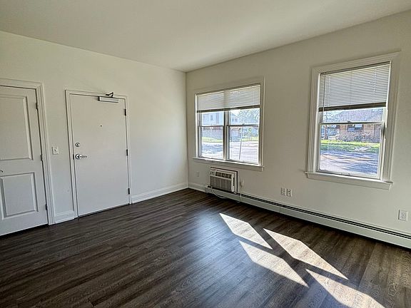 4th image of 476 Terrace Blvd APT 1